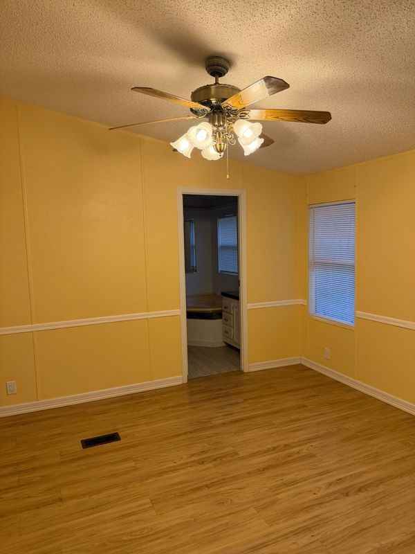 220 Jeffrey Dr - Photo 5 of 12