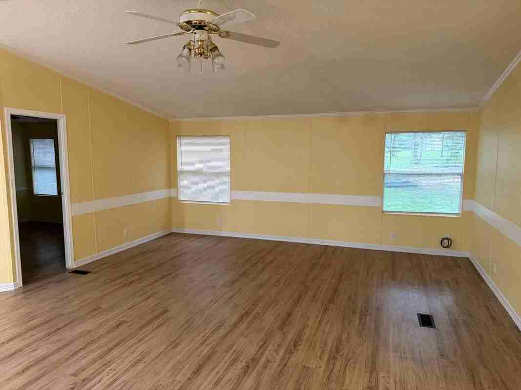220 Jeffrey Dr - Photo 6 of 12
