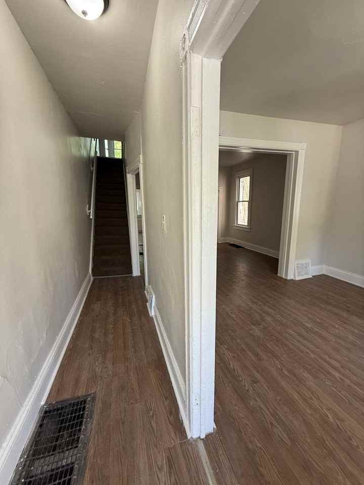 319 Rutherford Ave - Photo 7 of 26