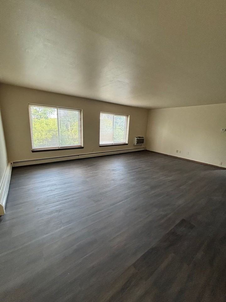 Spacious 1bedroom apartment - Photo 2 of 9
