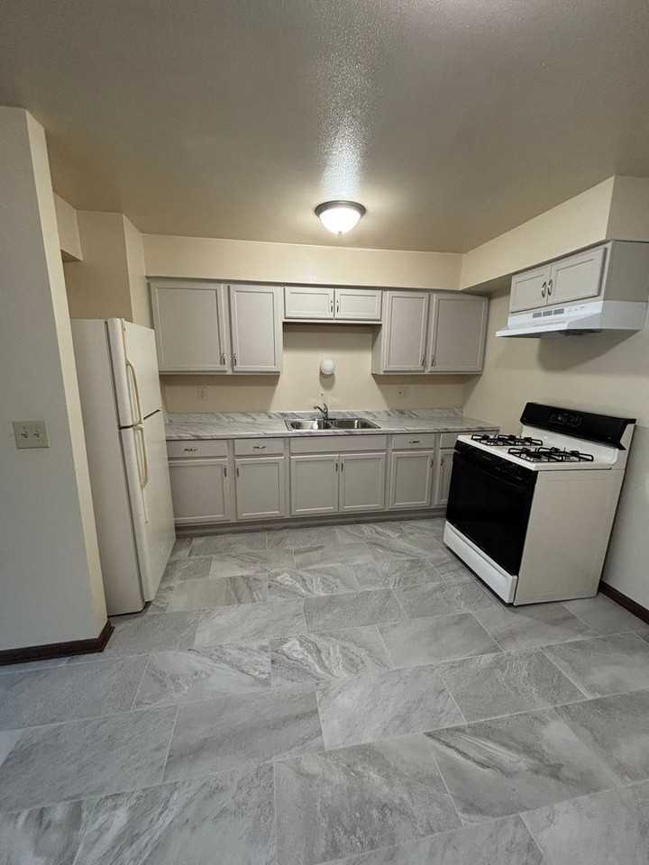Spacious 1bedroom apartment - Photo 3 of 9