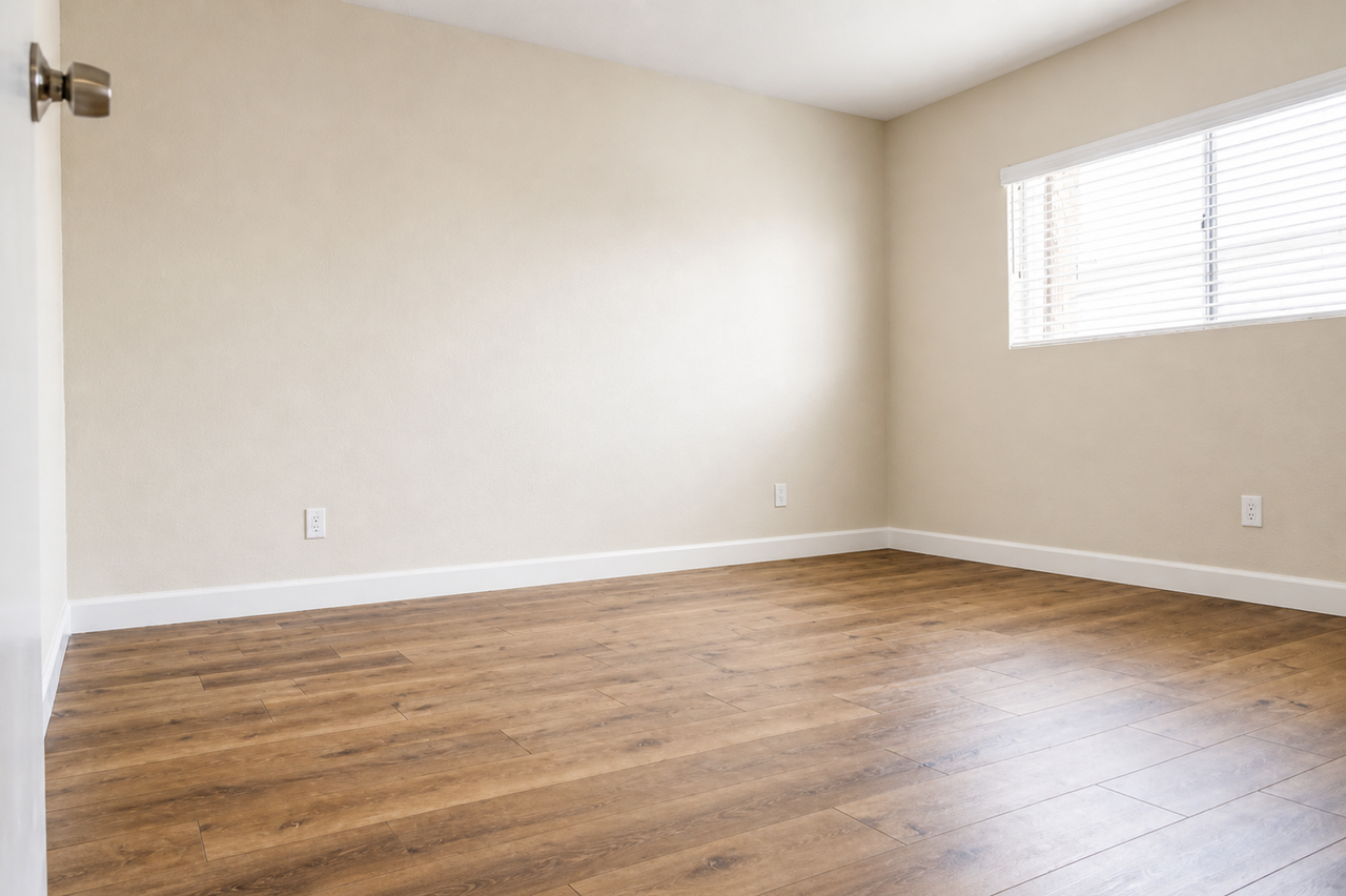 11441 Oxnard St - Photo 7 of 15