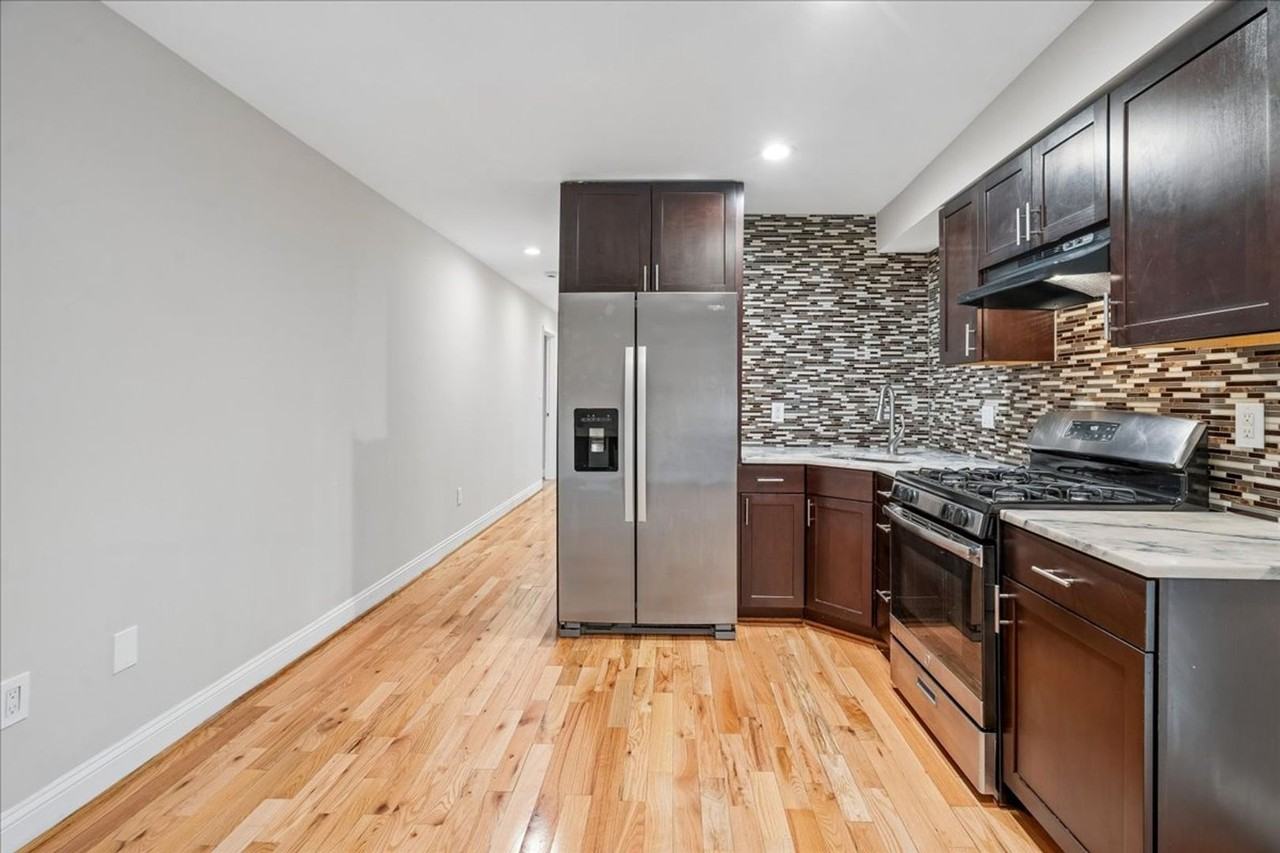 1 and 3 bedroom spacious apartments - Photo 3 of 13