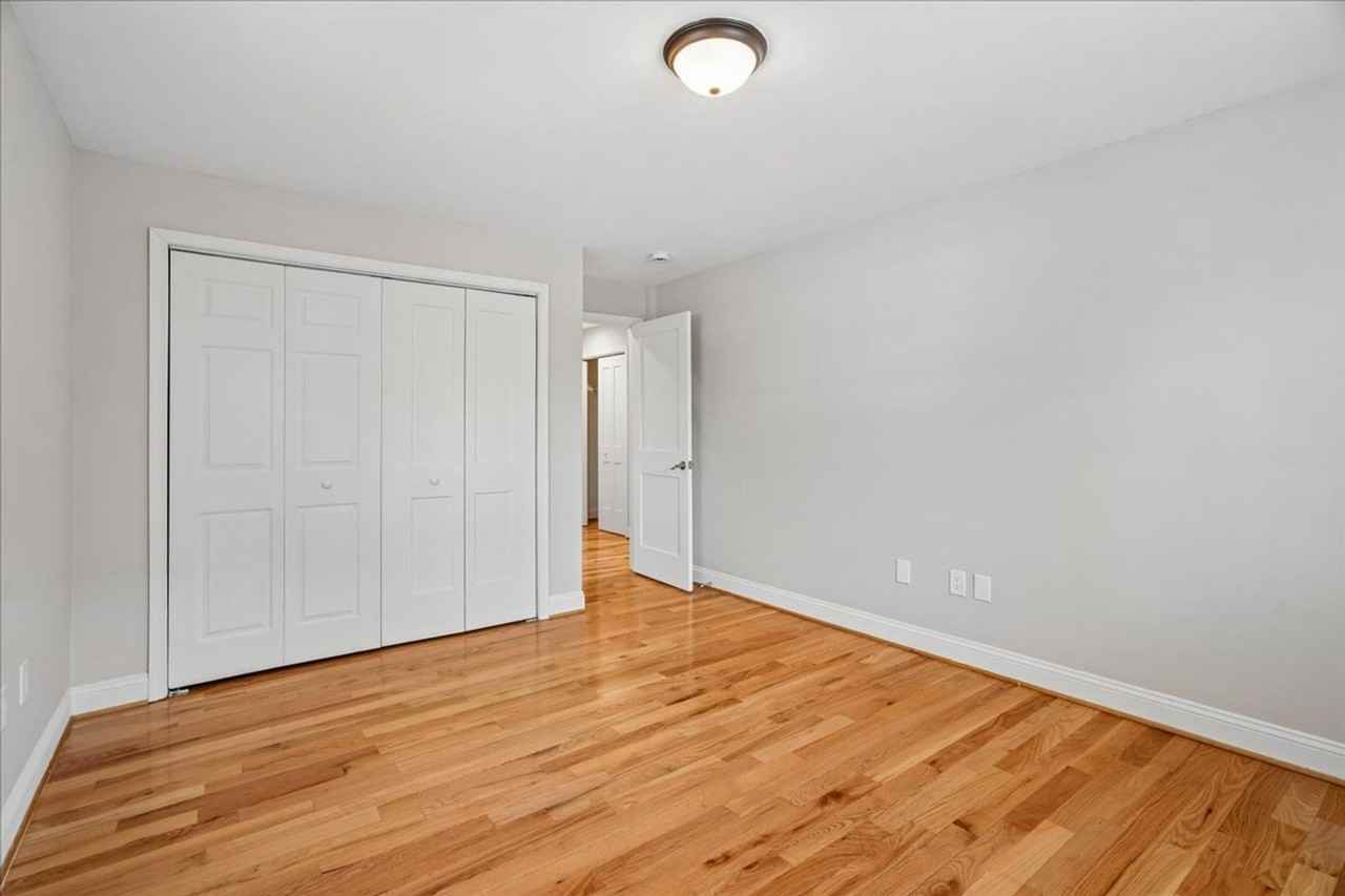 1 and 3 bedroom spacious apartments - Photo 4 of 13