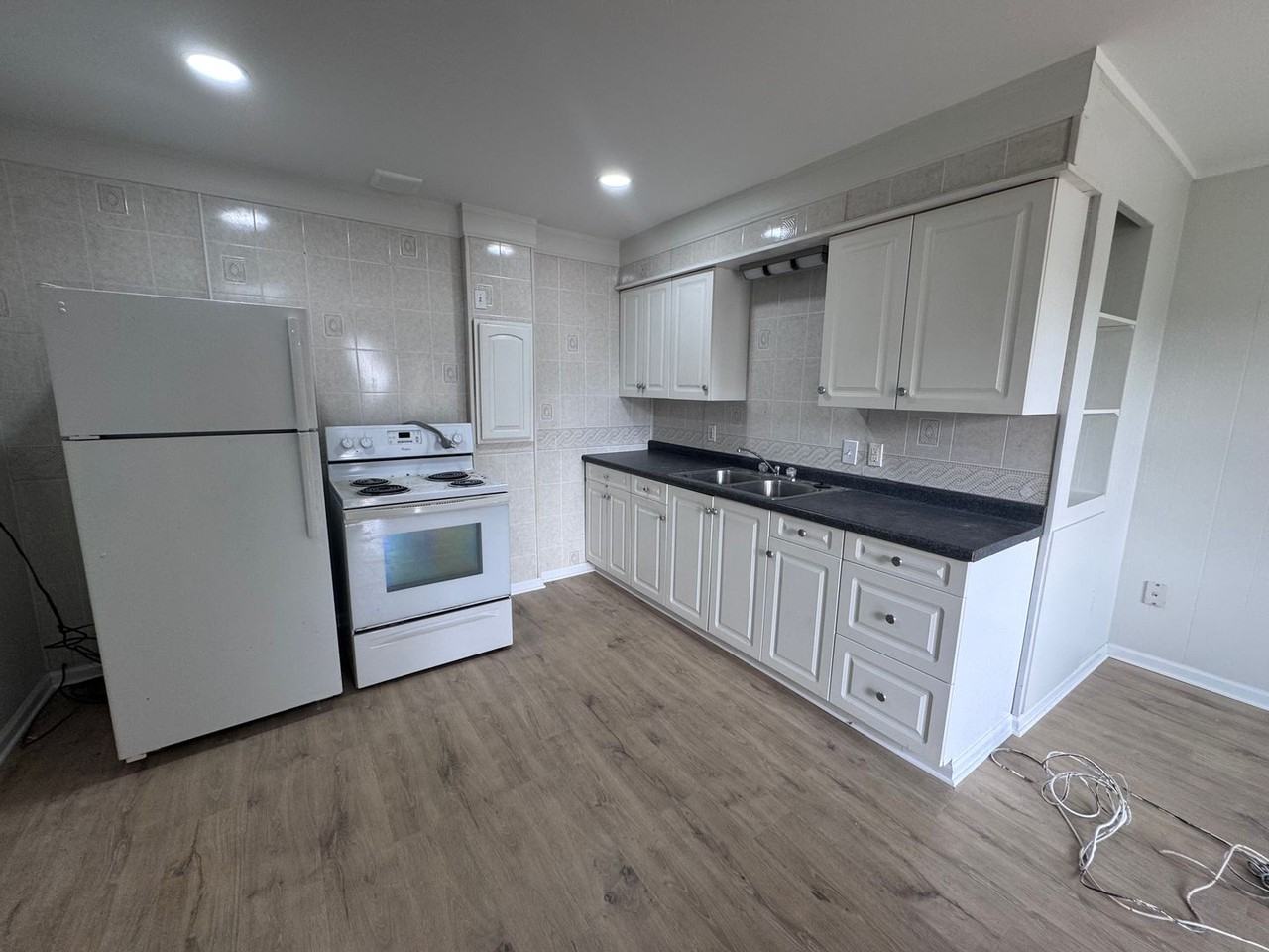 904 Coldwater Rd #5 - Photo 3 of 9