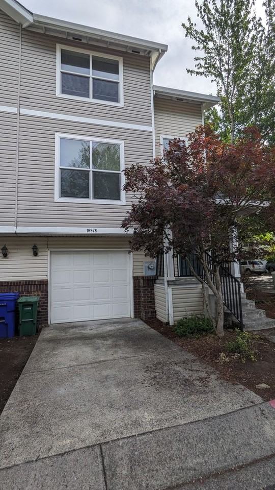 Halsey East Townhomes - Photo 4 of 50