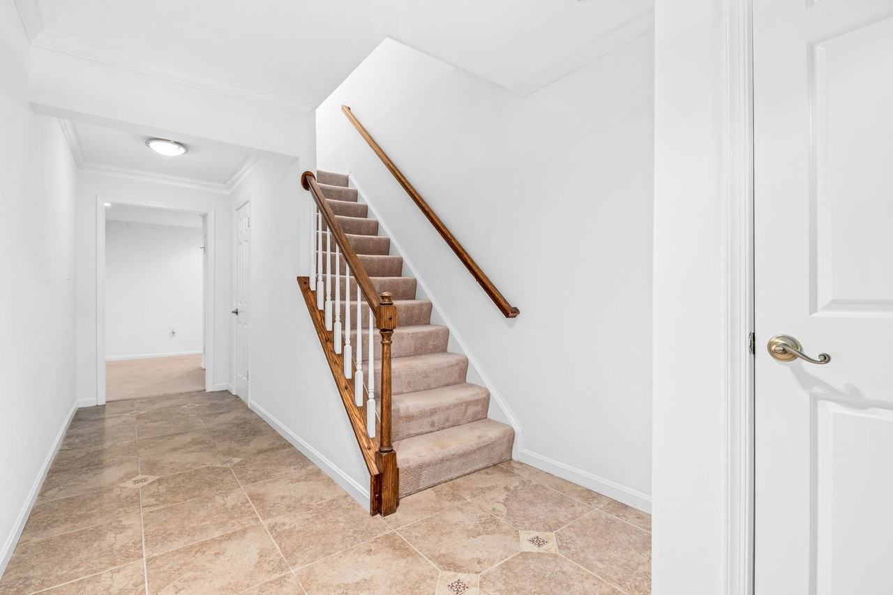 146 Washington St - Photo 4 of 46