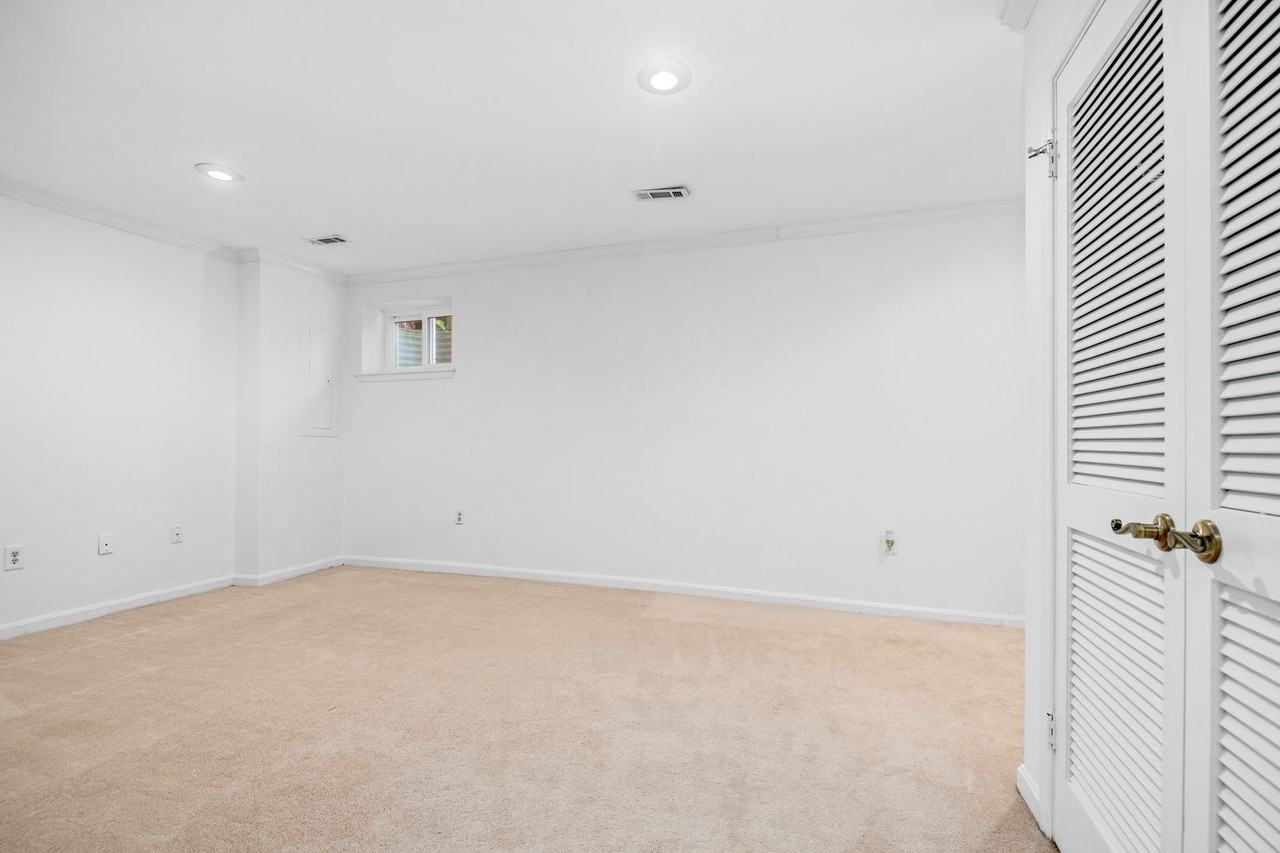 146 Washington St - Photo 7 of 46