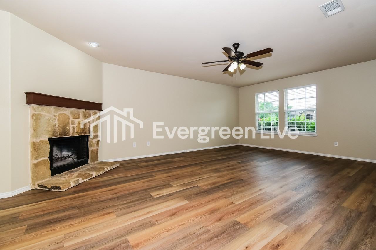 528 Silverleaf Ct - Photo 2 of 15