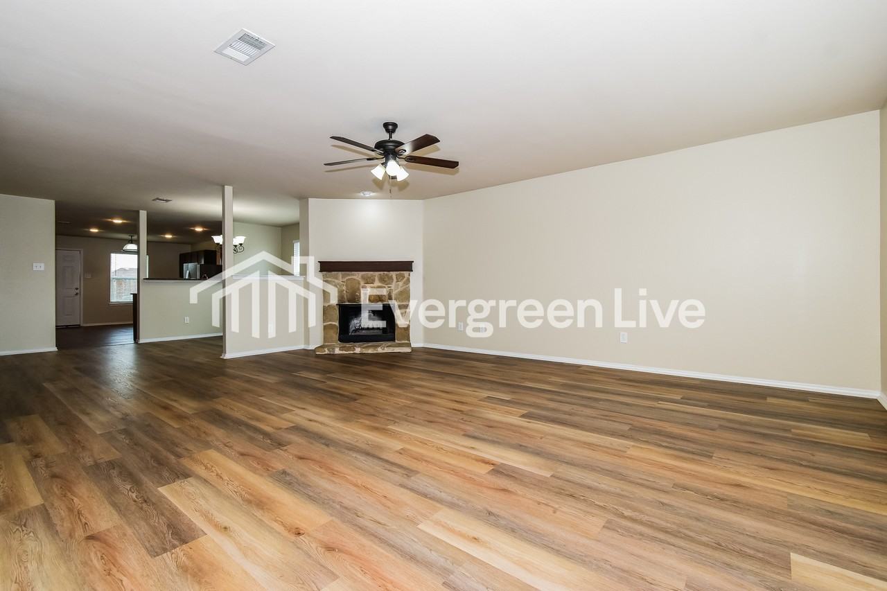 528 Silverleaf Ct - Photo 3 of 15
