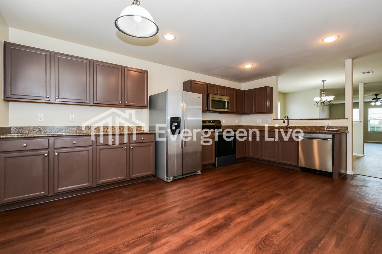 528 Silverleaf Ct - Photo 5 of 15