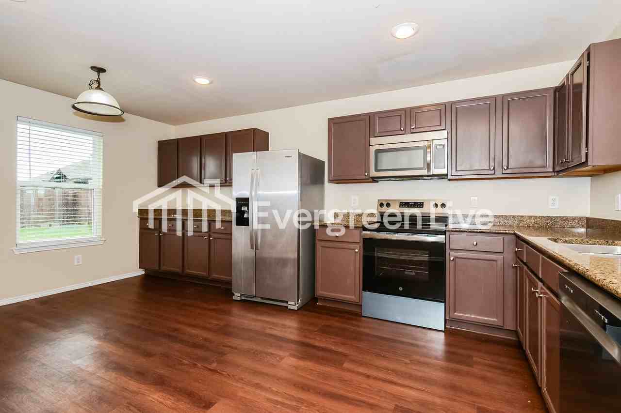 528 Silverleaf Ct - Photo 6 of 15