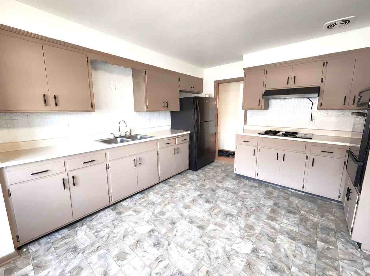 4272 N 91st St - Photo 4 of 11