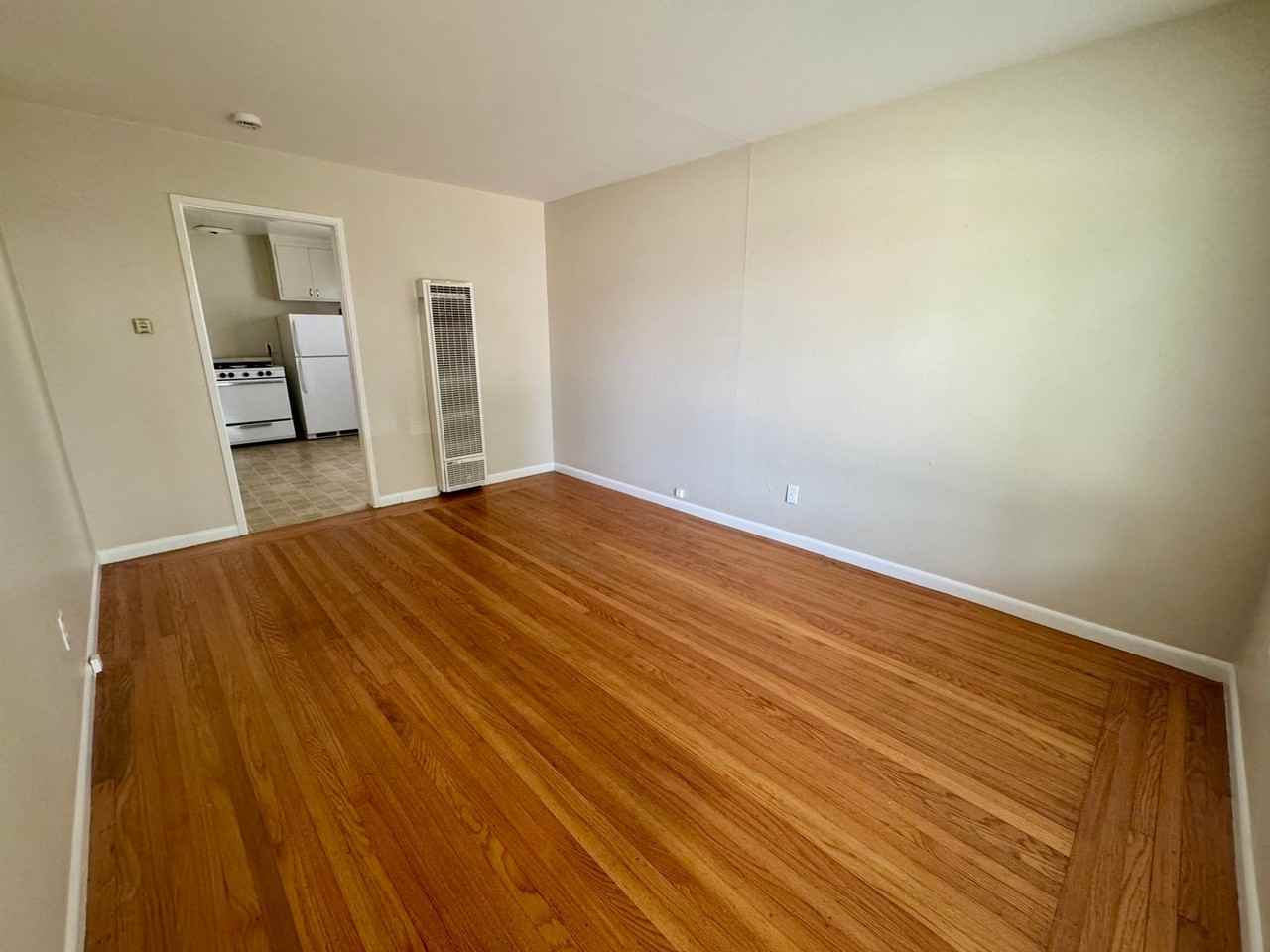 1461 5th St - Photo 2 of 10