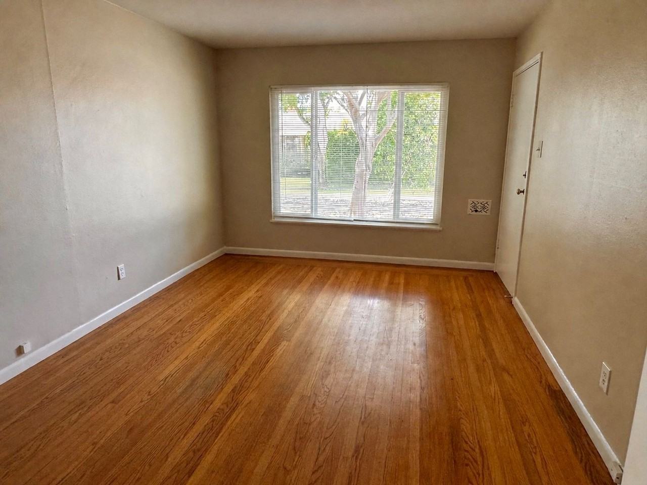 1461 5th St - Photo 3 of 10