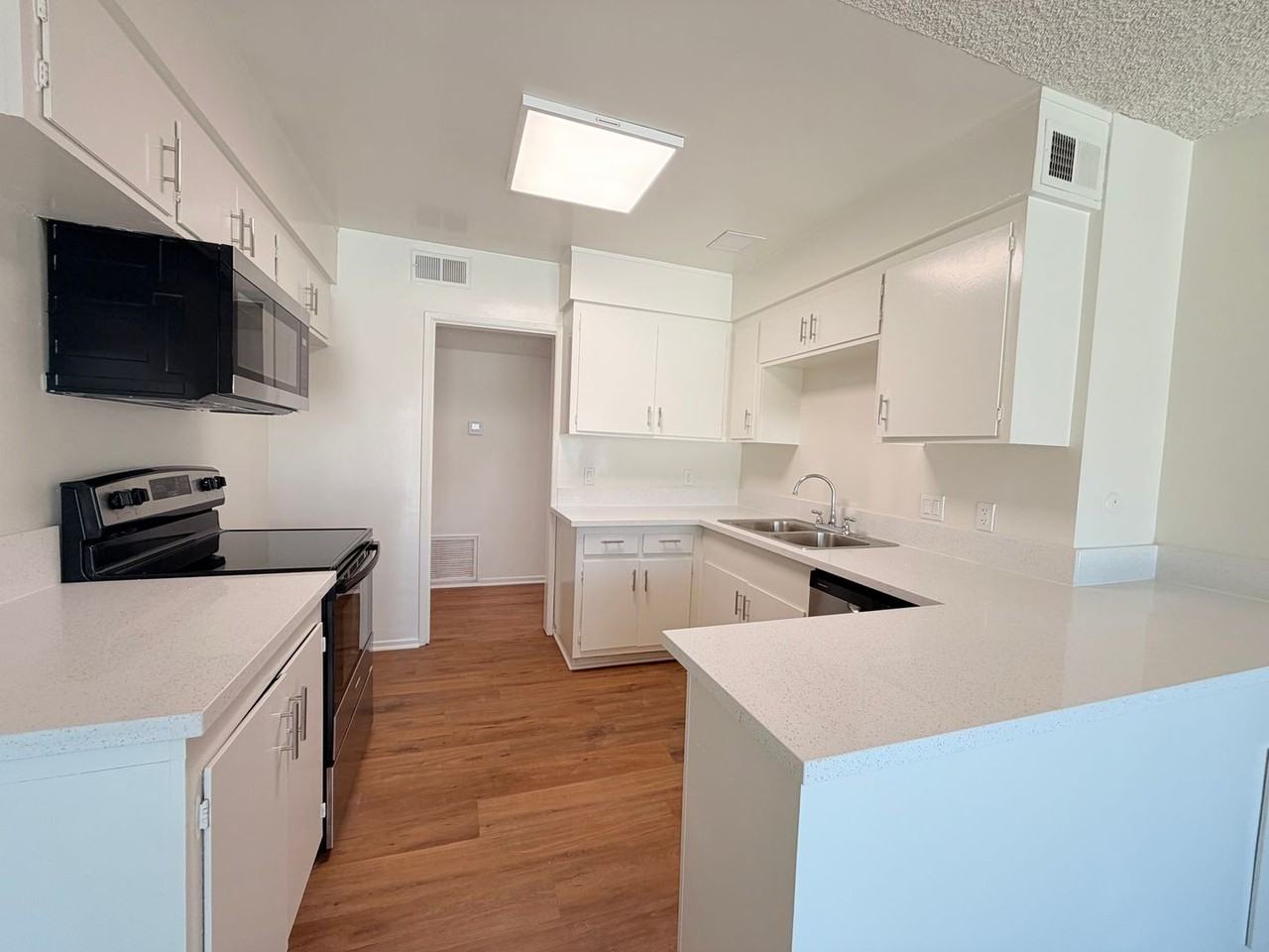 127 - SUTTON TERRACE - Photo 5 of 19