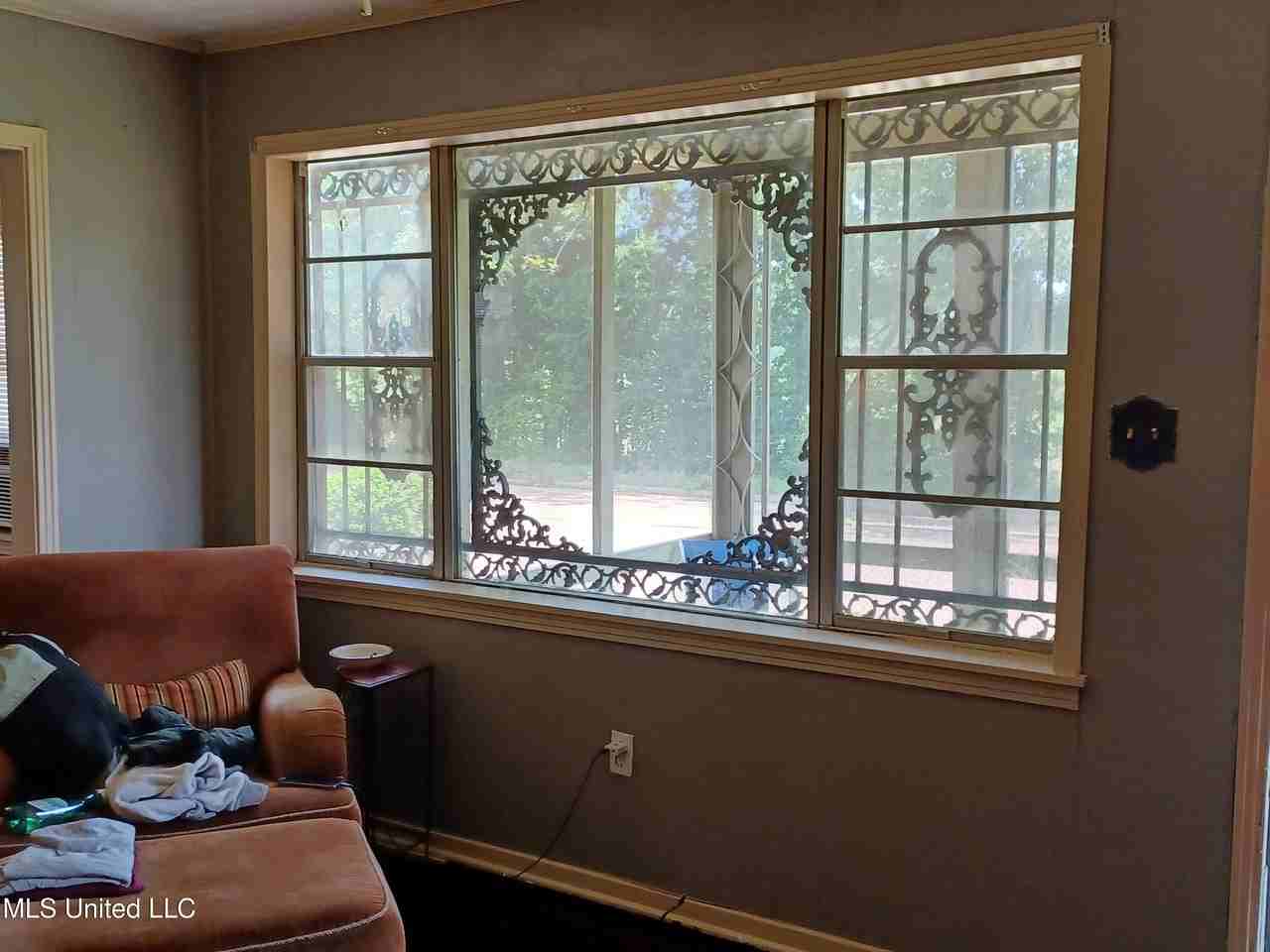 4007 Parkway Ave - Photo 3 of 5