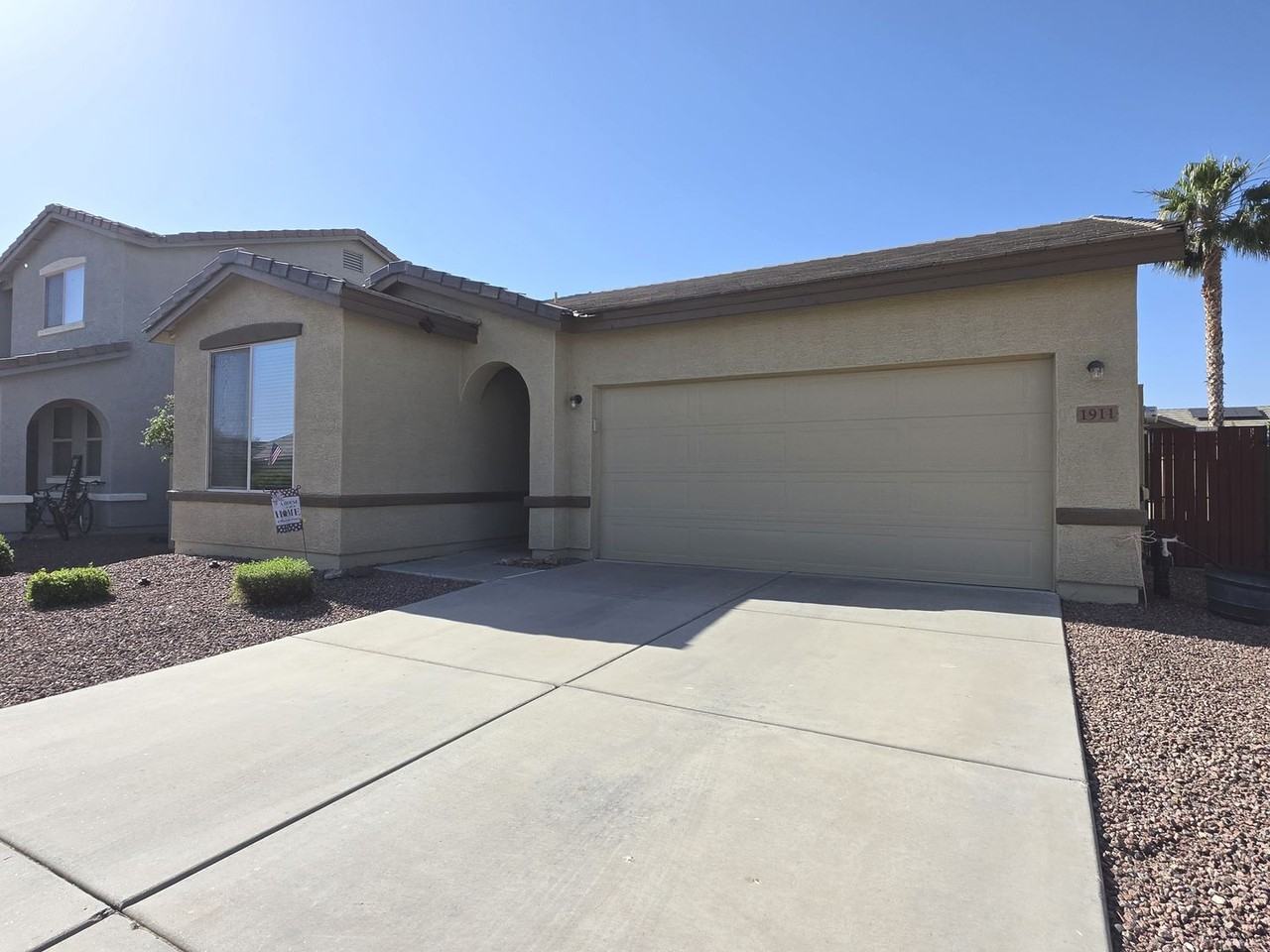 1911 W Half Moon Cir