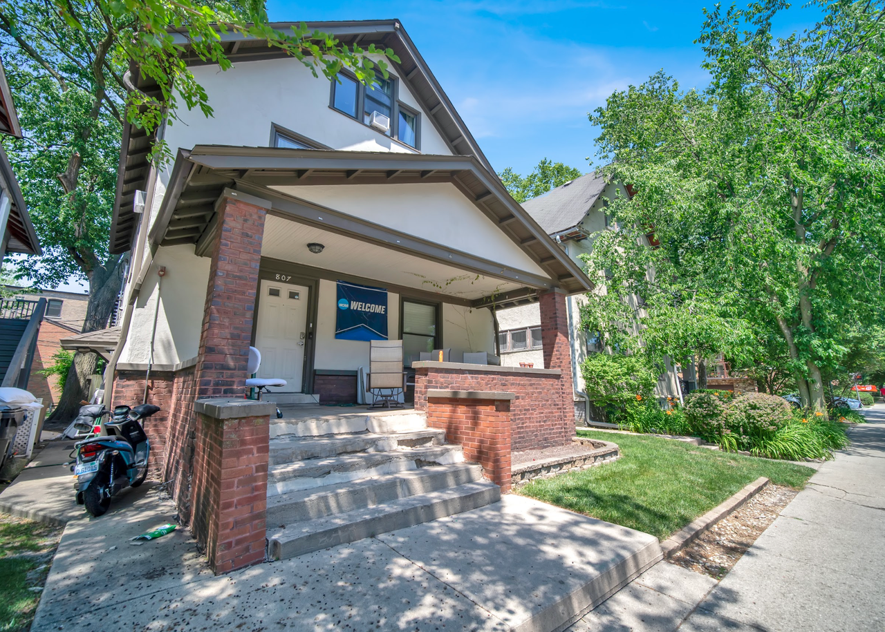 807 Foster - Photo 2 of 6