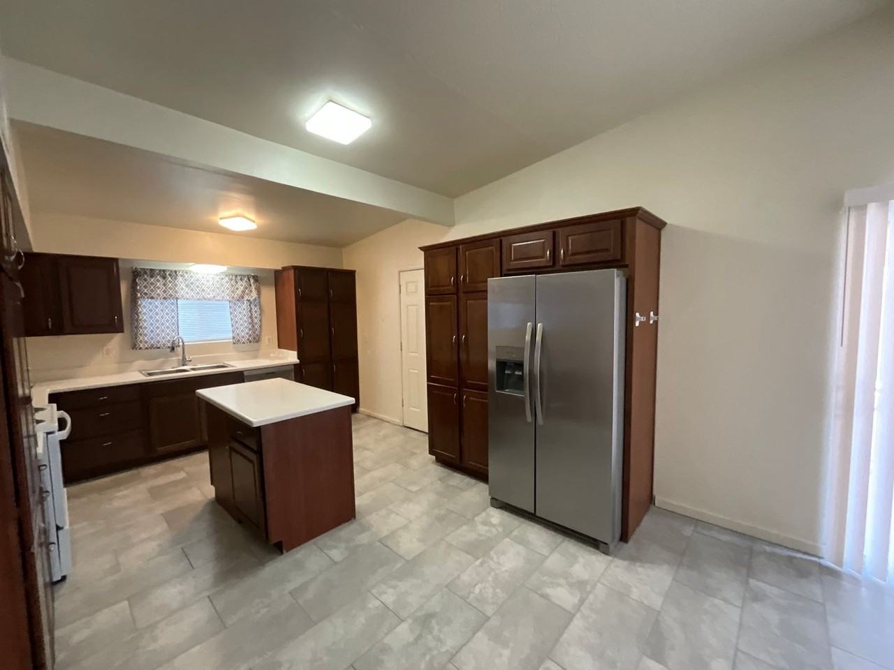 1808 N Aster St - Photo 4 of 11