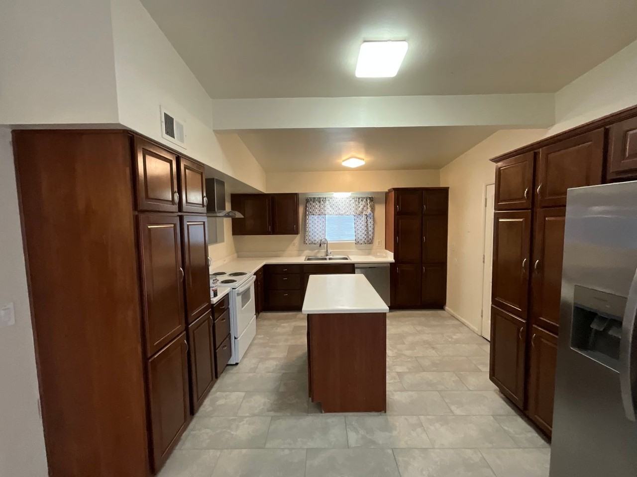 1808 N Aster St - Photo 5 of 11