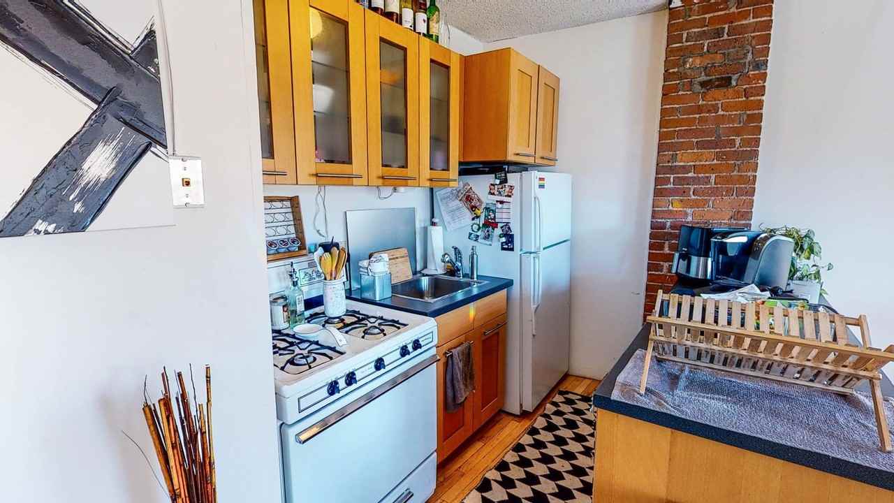 922 State St #4 - Photo 5 of 12