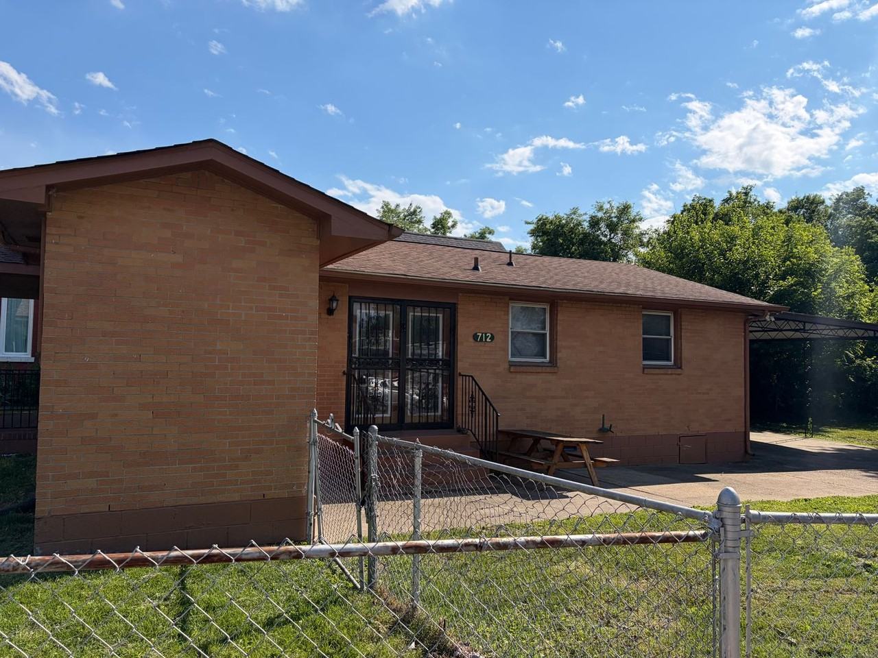 712 Meridian St - Photo 2 of 13