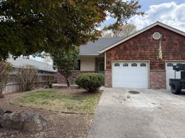 featured image of 1824 Sw Reindeer Ave