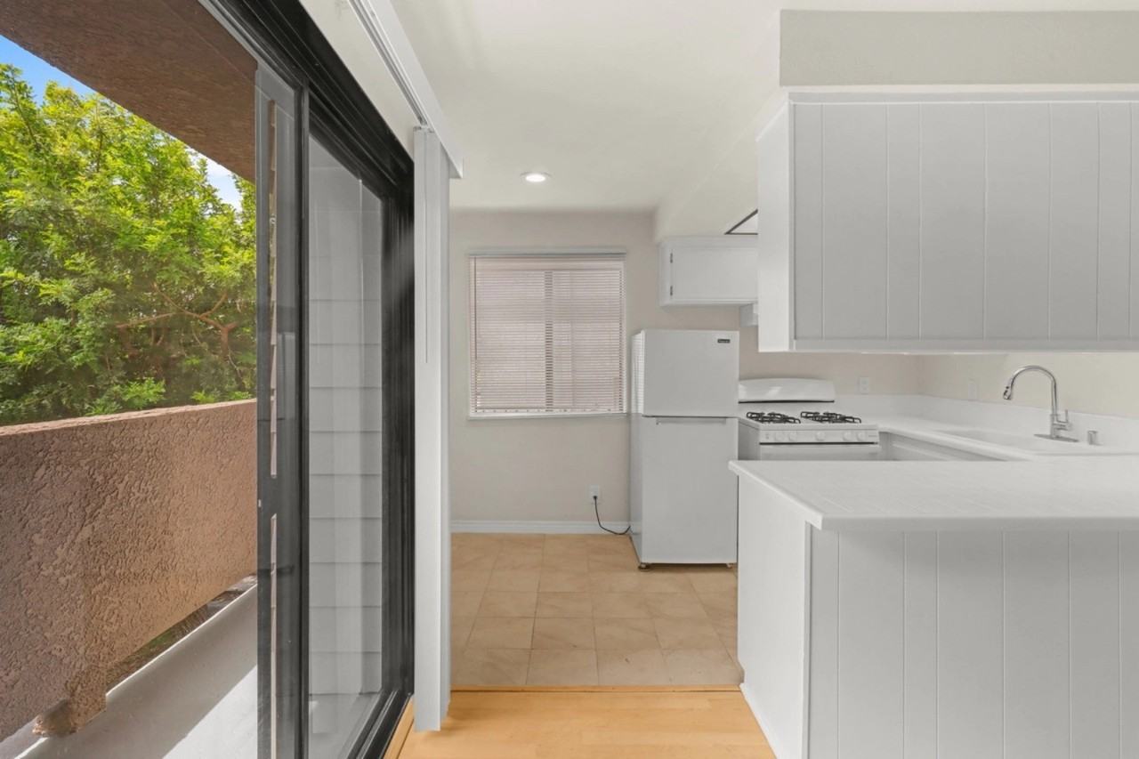 10727-31 Lawler St., Los Angeles, CA 90034 - Photo 5 of 37