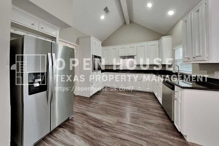 702 Fernglade Dr - Photo 7 of 20