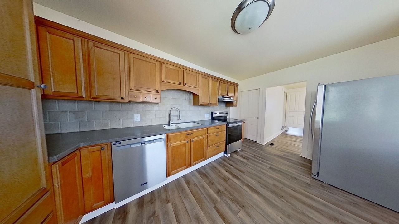 122 Church St - Photo 4 of 6