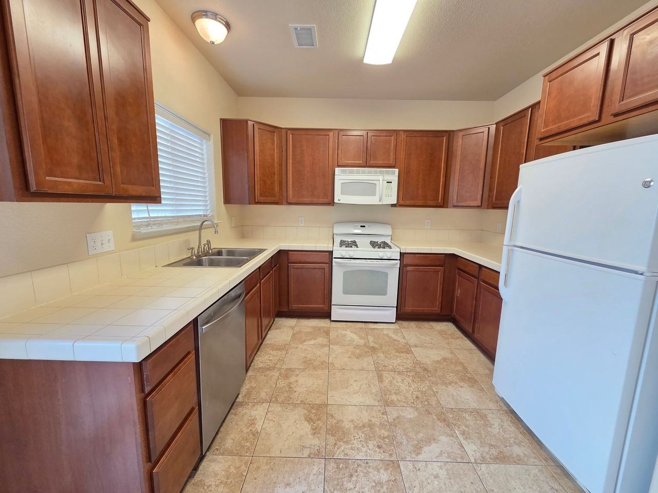 4805 Ciarra Kennedy Ln - Photo 2 of 23