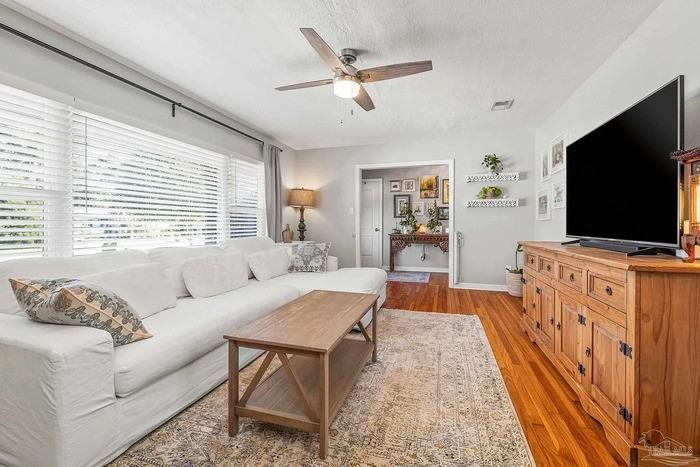 319 Gamarra Rd - Photo 6 of 28