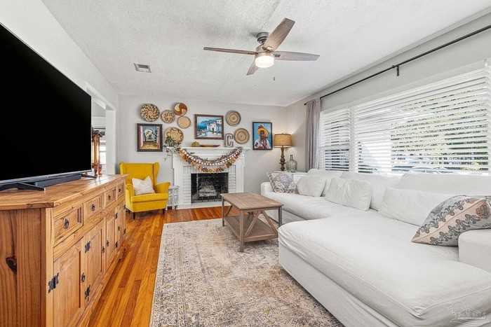 319 Gamarra Rd - Photo 7 of 28