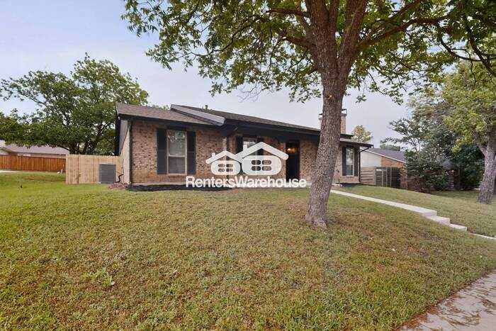 3706 Standridge Dr - Photo 4 of 48