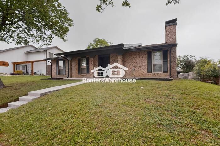 3706 Standridge Dr - Photo 5 of 48