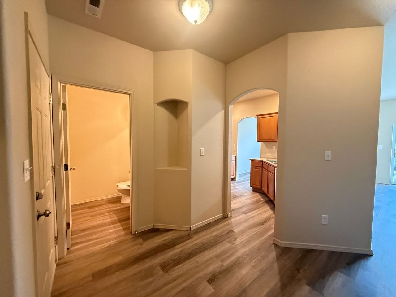 9904 Mia Ln - Photo 4 of 33