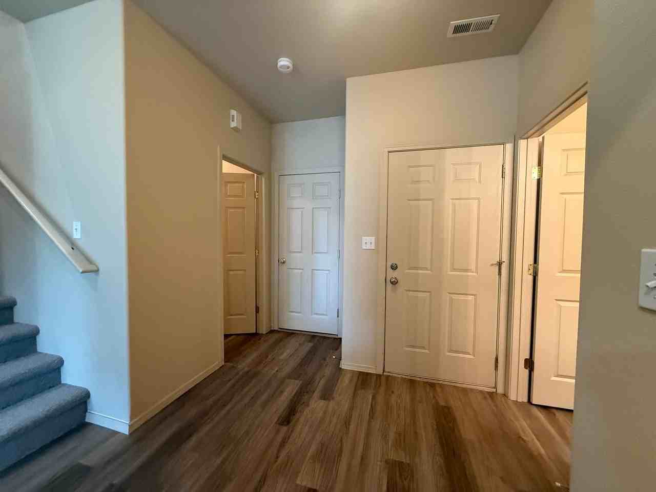 9904 Mia Ln - Photo 3 of 33