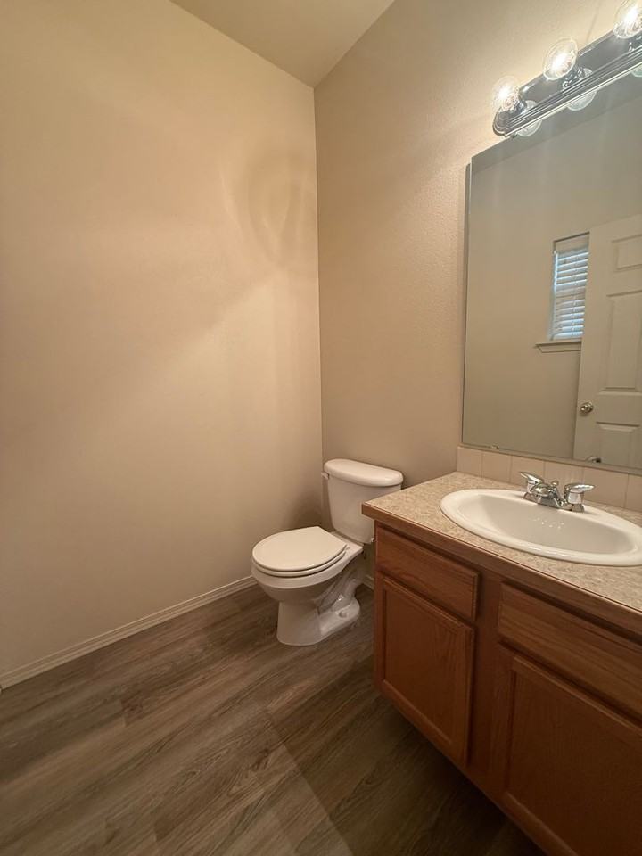 9904 Mia Ln - Photo 5 of 33
