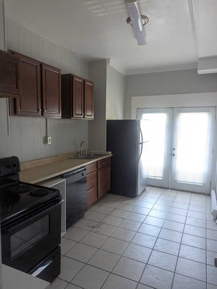 201 S Broadway St #2 - Photo 4 of 11