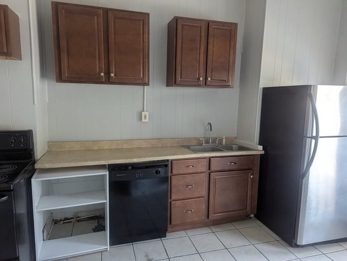 201 S Broadway St #2 - Photo 7 of 11
