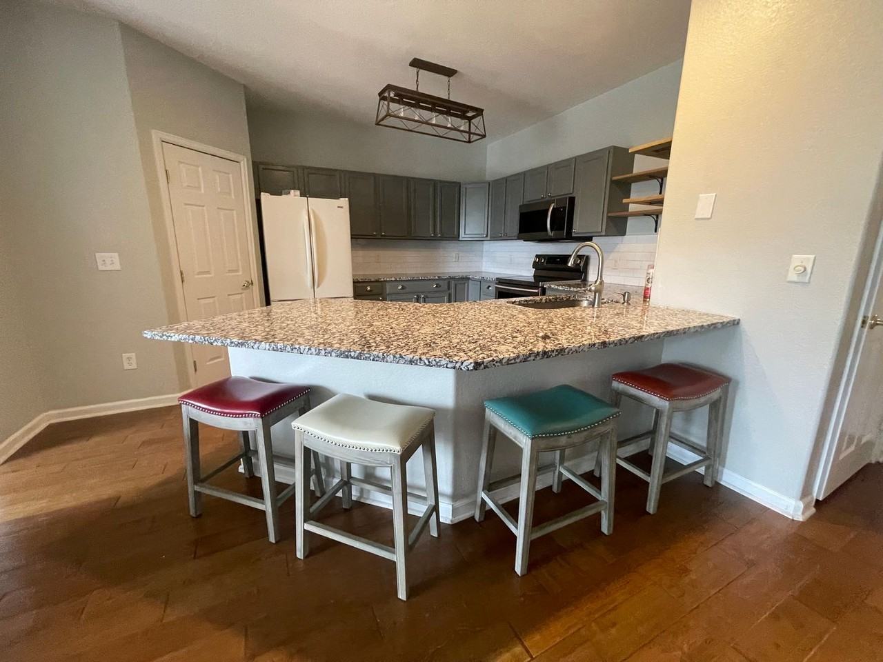 677 Canyon Dr - Photo 4 of 14