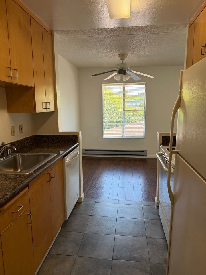 Evergreen Apartments - Photo 5 of 50