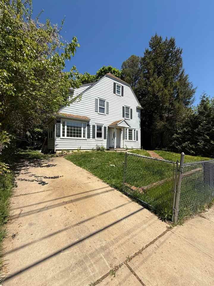 450 Rutherford Ave - Photo 2 of 33
