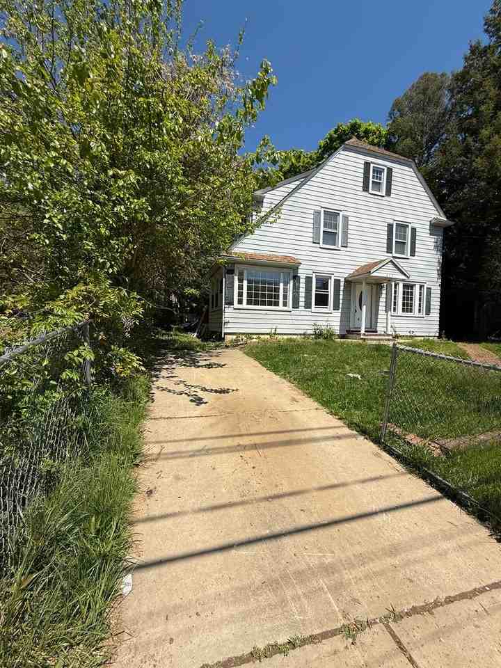 450 Rutherford Ave - Photo 4 of 33