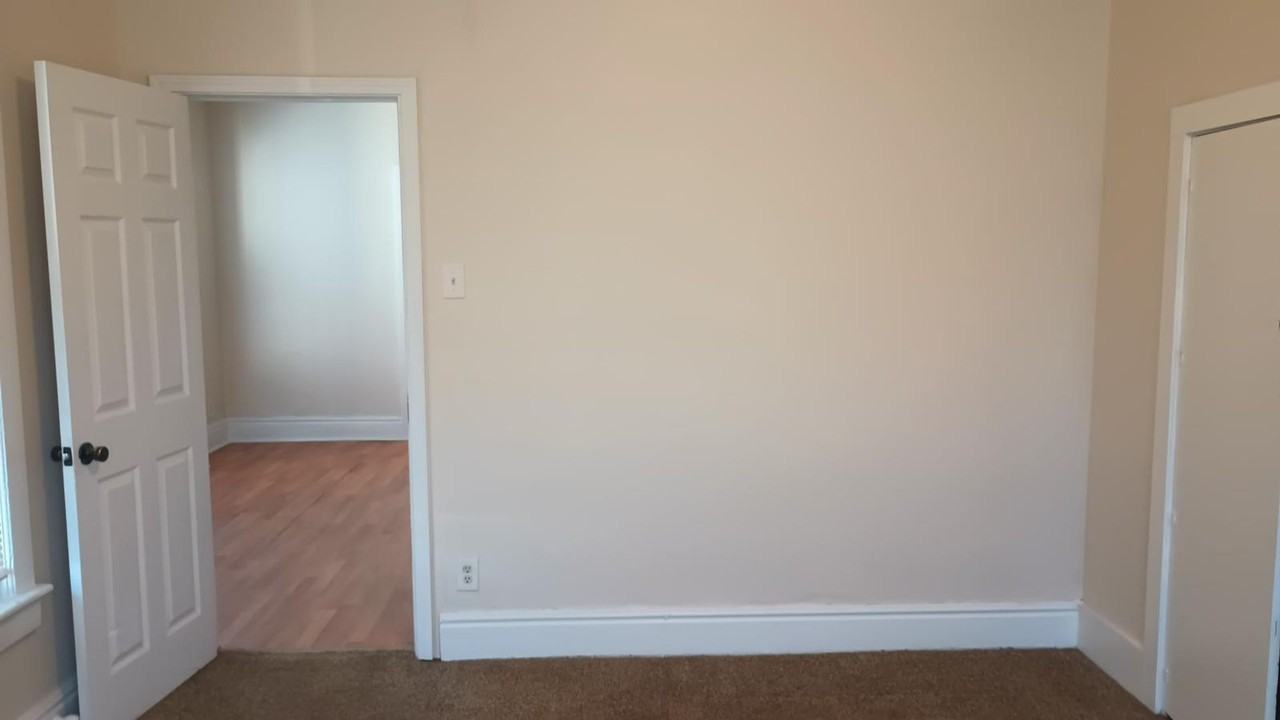 449 Park Ave - Photo 4 of 20
