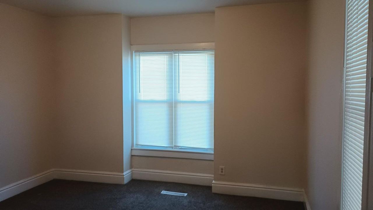 449 Park Ave - Photo 5 of 20