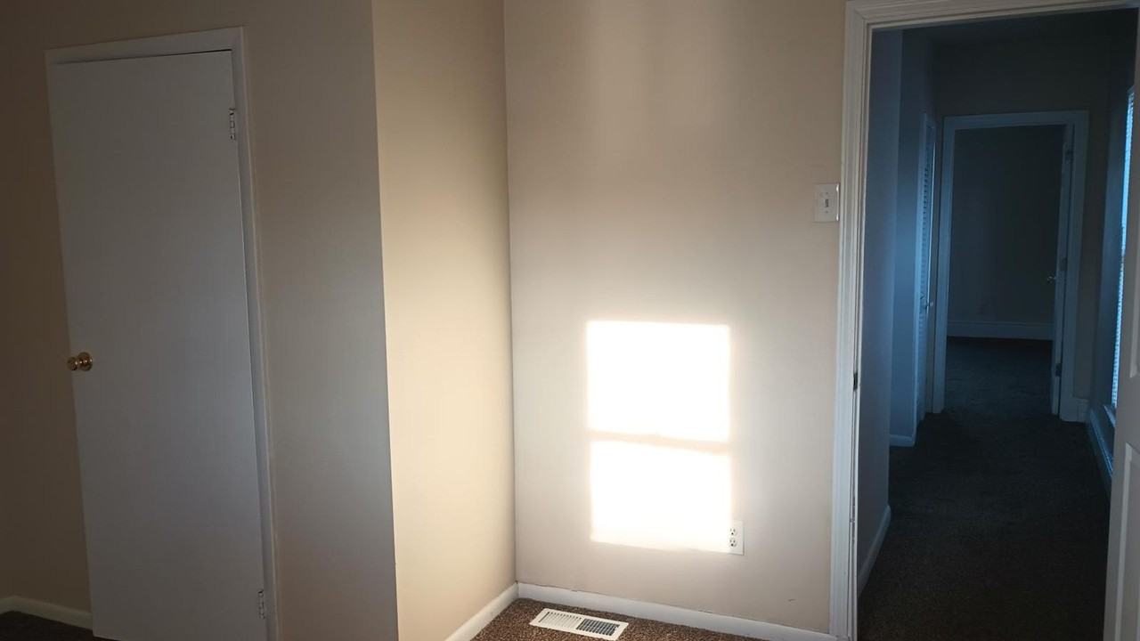 449 Park Ave - Photo 7 of 20