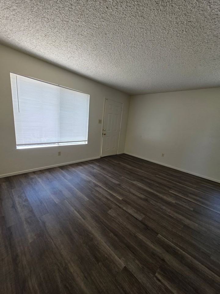 2500 Ashe Rd #B - Photo 6 of 13
