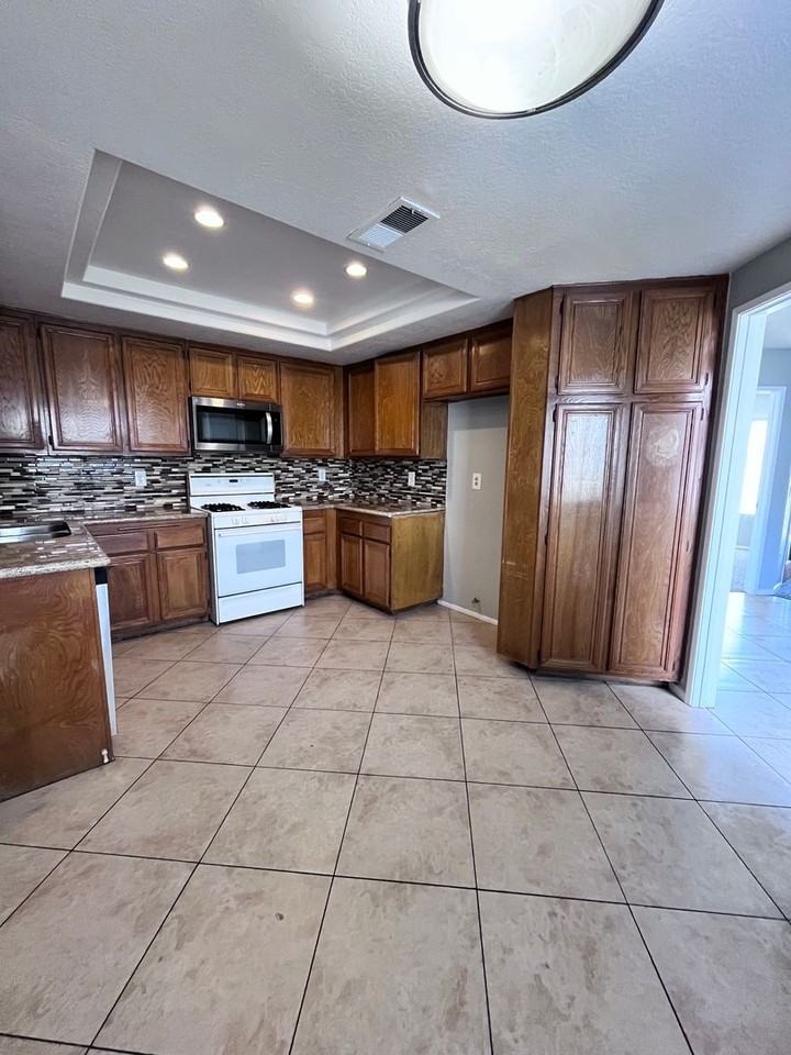 12168 Mt Vernon Ave #31 - Photo 4 of 17
